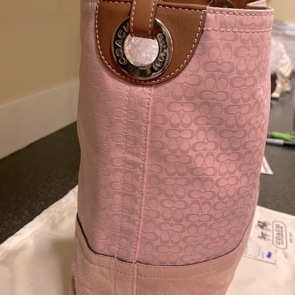 COACH Soft pink tiny C jacquard fabric & suede base w/ matching keychain. F11666 - Picture 3 of 12